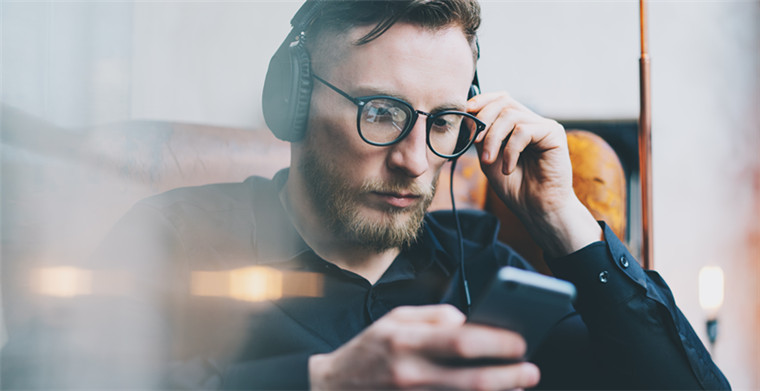 刚采访完特斯拉CEO，这位科技大神又测评了一个中国品牌