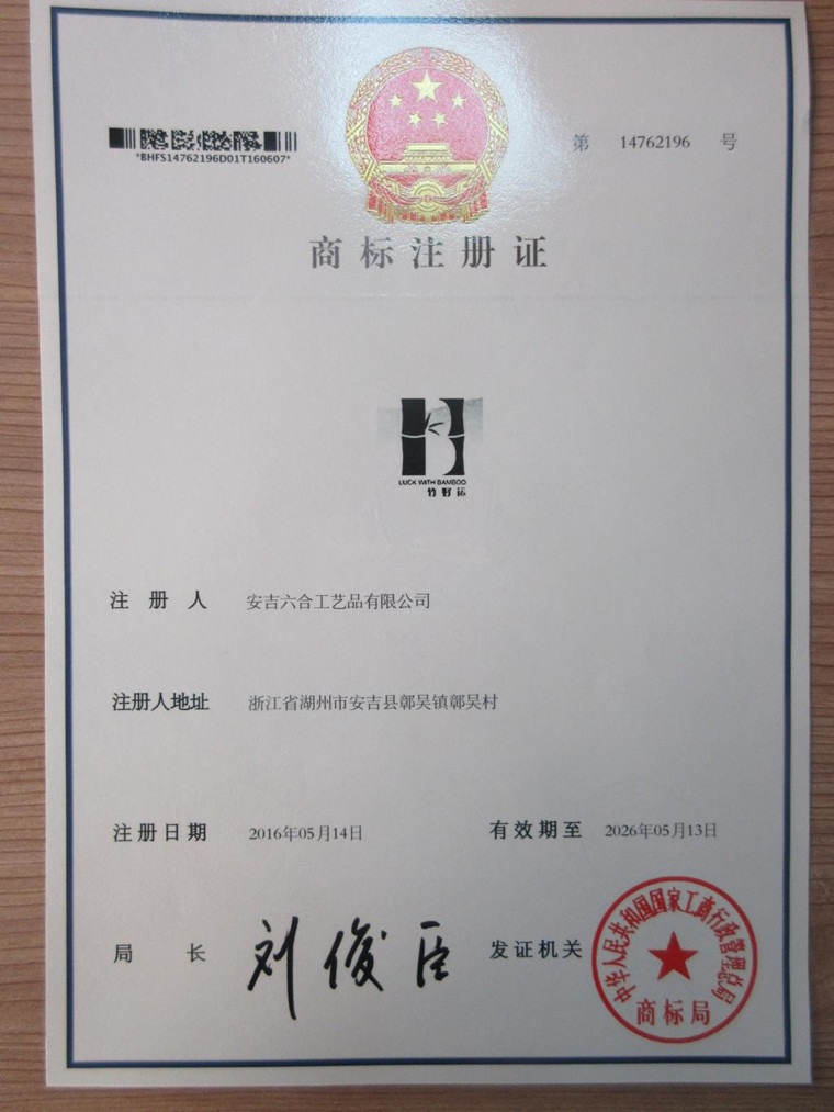 工厂揭秘丨六合工艺品： 他家的礼品折扇风靡日韩，年销500万件