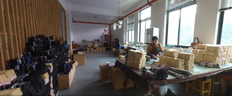 工厂揭秘丨六合工艺品： 他家的礼品折扇风靡日韩，年销500万件