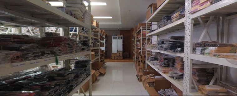 工厂揭秘丨六合工艺品： 他家的礼品折扇风靡日韩，年销500万件