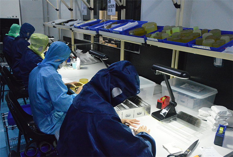 工厂揭秘丨璀璨光影：拥有进口加工设备的手机镜头制造商