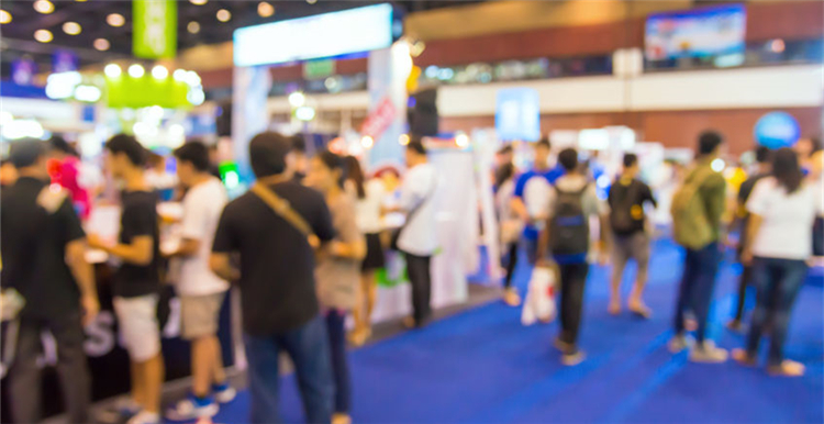 广交会:展商甩卖玩具引热潮,家居用品展区冷冷清清