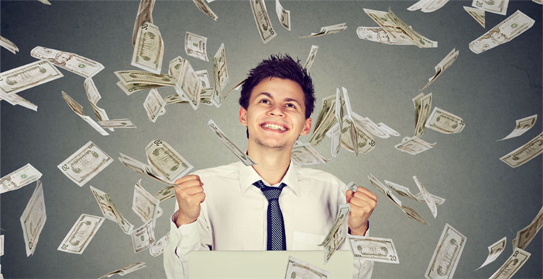 广交会现场报道二十一：展商借“世界杯”推主题服饰，秋冬类衣物人气看涨