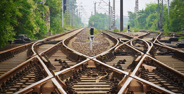 中非签铁路天量订单，对外承包订单年末井喷