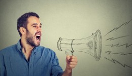 男子误在eBay买4.5万英镑直升机，只为证明女友观点错误