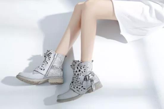 潮搭复古马丁靴,火爆欧美复古时尚