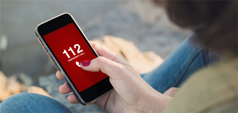 新型穿戴式设备问世，妈妈再也不用担心我被拖进小黑巷子里