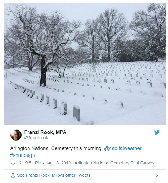 美国大半地区遭遇风暴袭击，公路交通瘫痪，百余航班取消