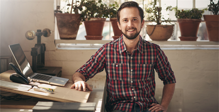 创业十余年，曾月销六百万也曾亏损三百万，他的脚步从未停歇