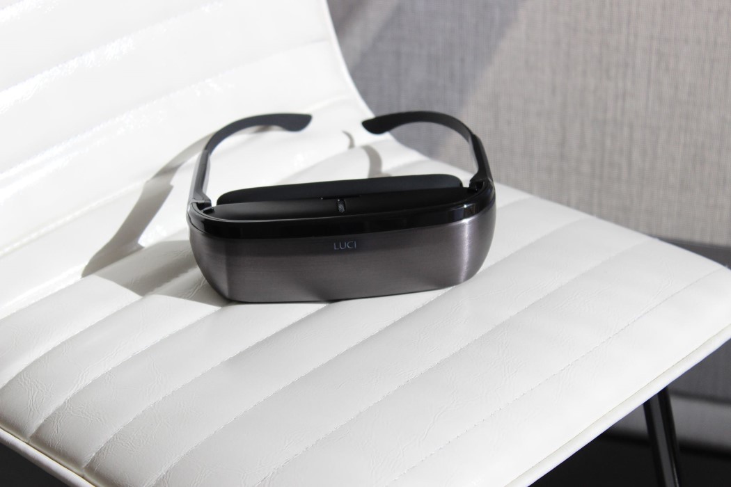 时尚风格虚拟耳机，让你身临其境