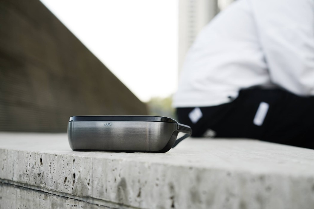 时尚风格虚拟耳机，让你身临其境