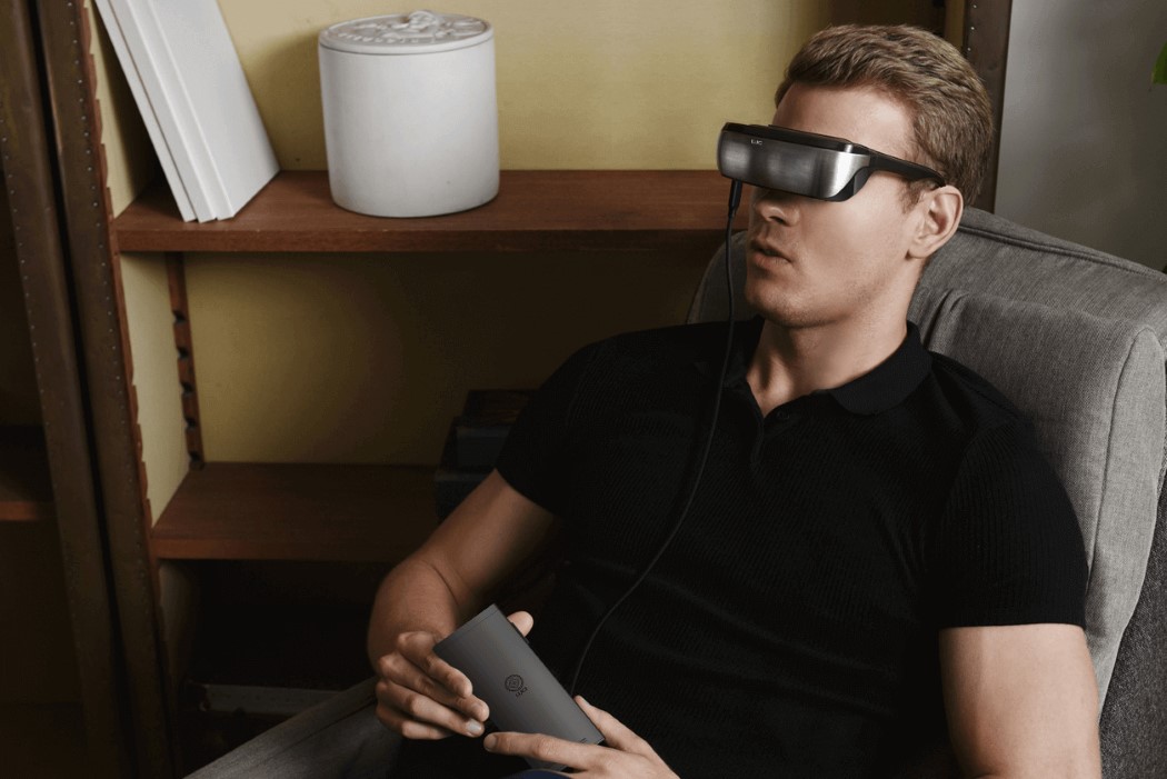 时尚风格虚拟耳机，让你身临其境