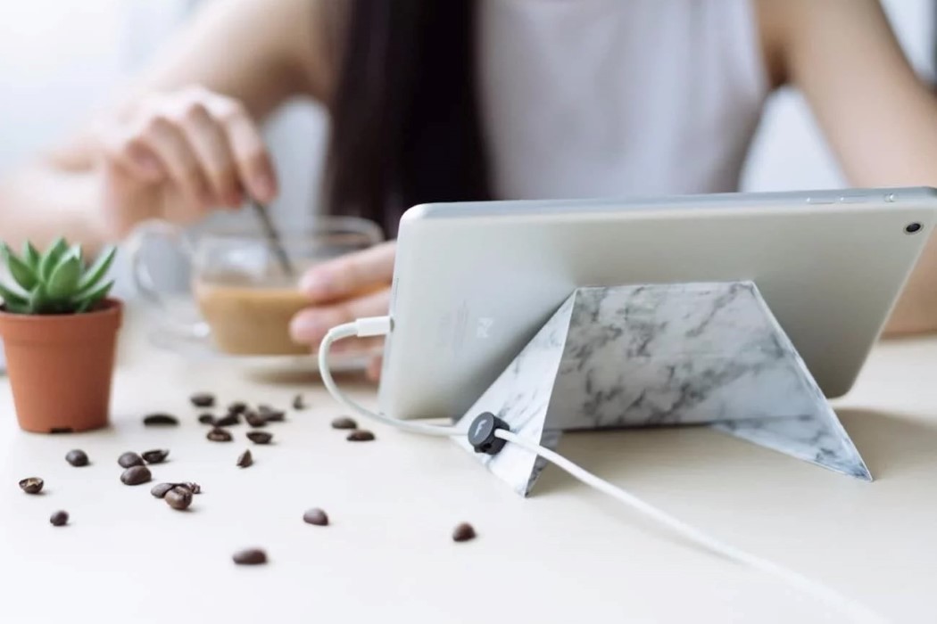 超薄折纸式支架，手机电脑都能用