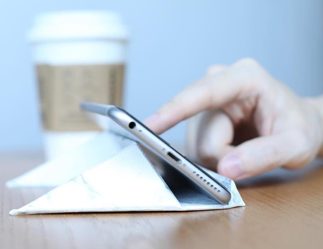 超薄折纸式支架，手机电脑都能用