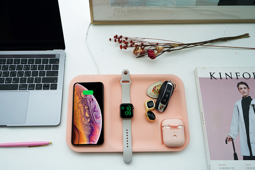 时尚的设计风格，可为5款苹果设备充电