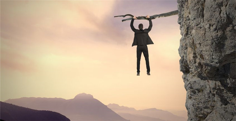 申请破产、关闭共约2300家门店，又一美国零售巨头将陨落！