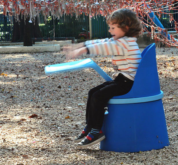 可堆叠桌面，且能够修改坐姿