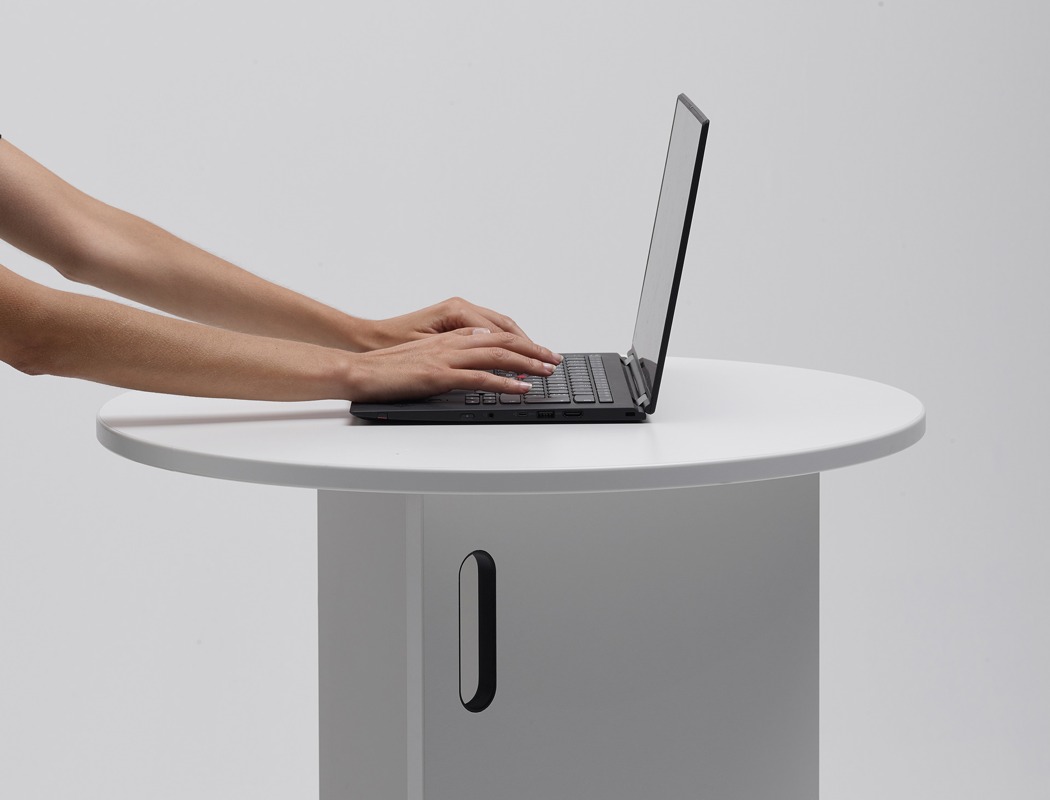 不断变化的工作场所，可滚动桌面