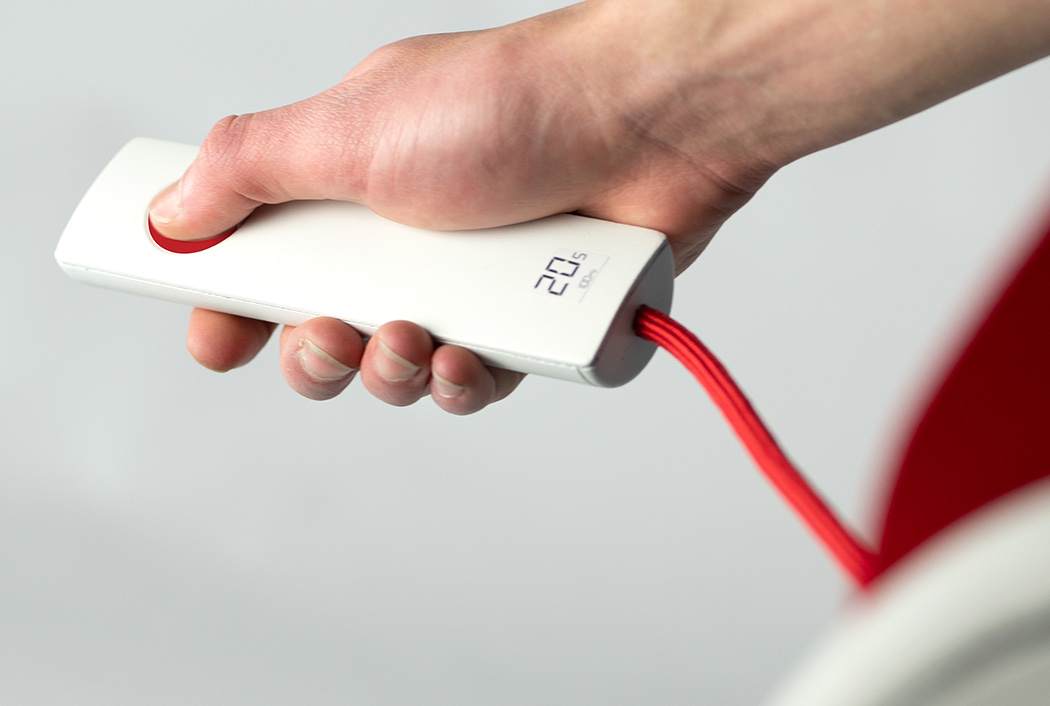 一台高级灭火器，就如同挎包一样