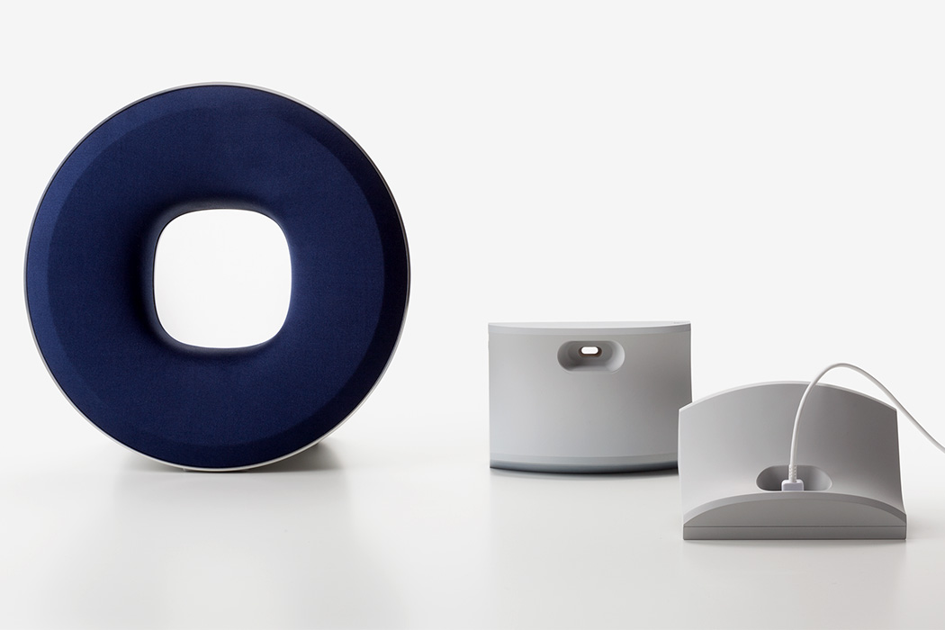 蓝牙智能扬声器，台挂两用音效佳