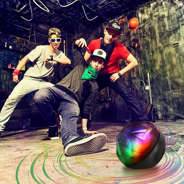 遥控球型扬声器，炫酷的LED灯让你嗨到爆