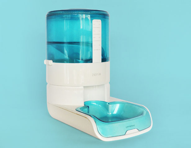 自动宠物喂食器，可远程App控制