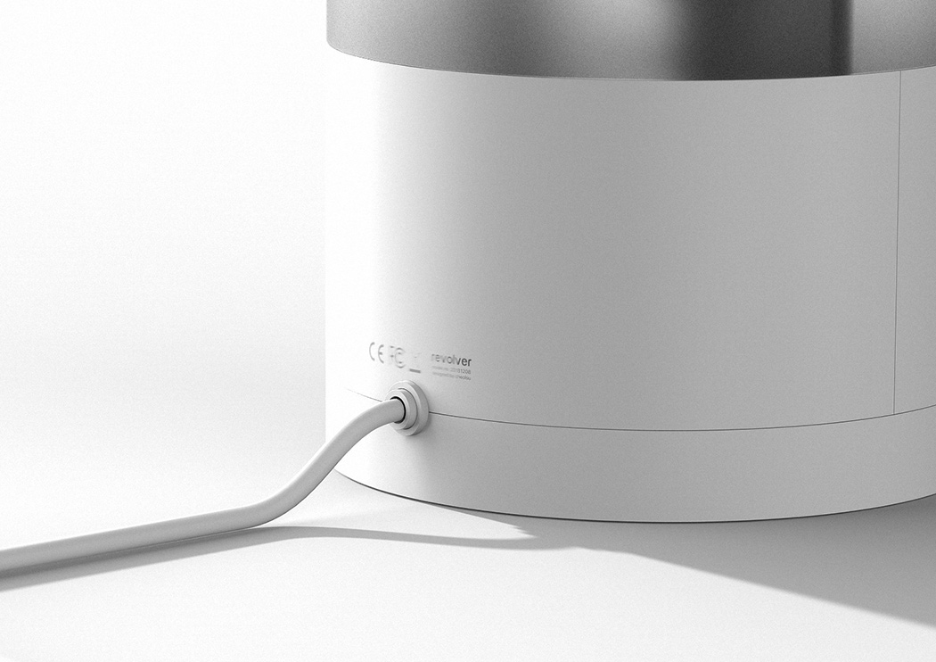 刷头吸嘴安装便捷的吸尘器，还设有直立充电站