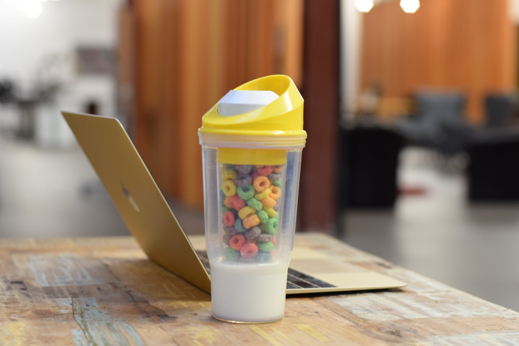 创意双壁杯子，让你随时随地吃麦片