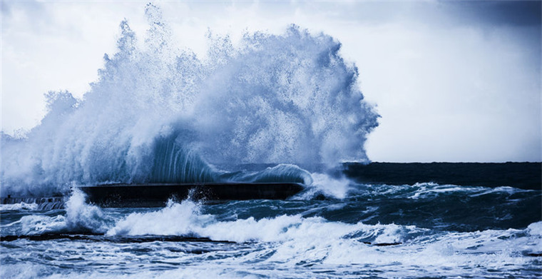 “炸彈級”風(fēng)暴席卷美國，3100次航班被取消、交通物流受影響