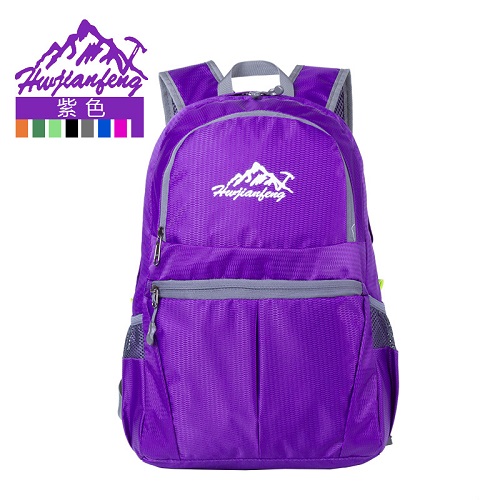 时尚便携的户外包，内容量大且可轻松折叠