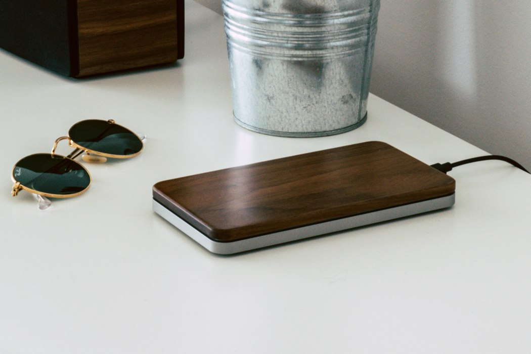 抵抗污渍，木质无线充电器