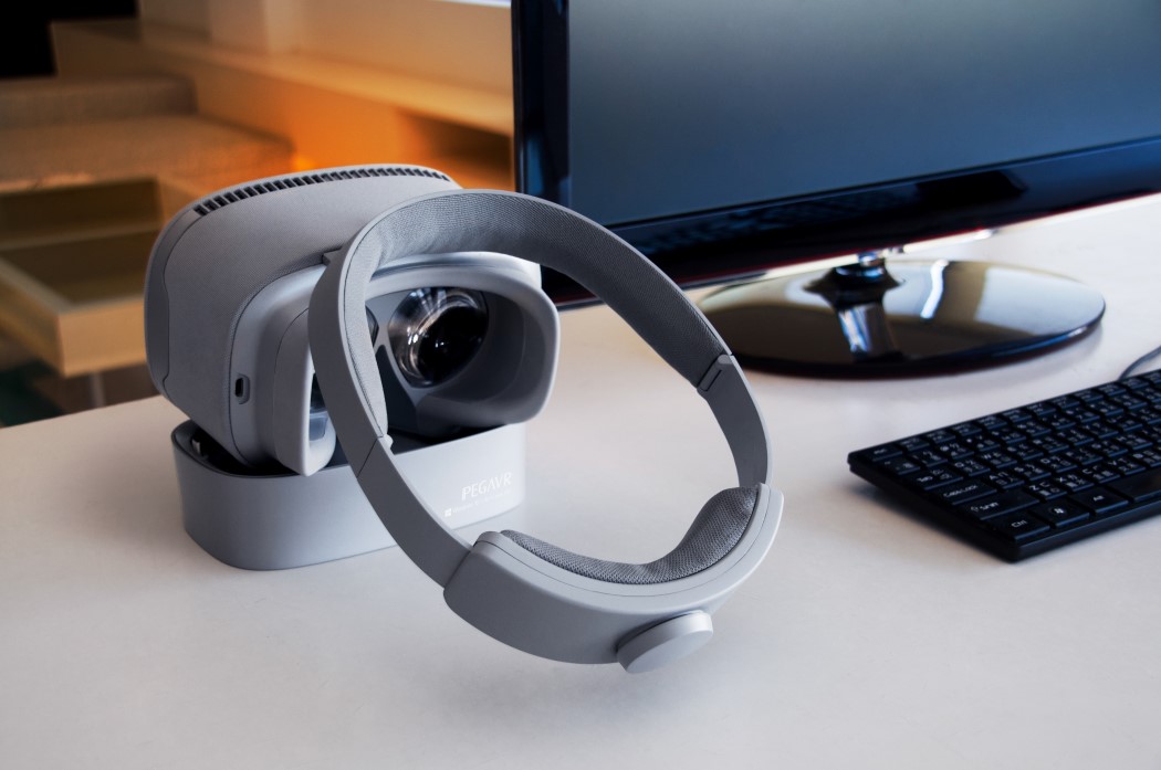 虚拟现实耳机，可放大和缩小场景