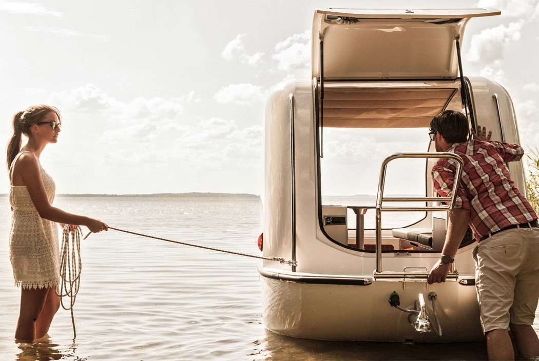 一个海上的家，密封拖车船坞