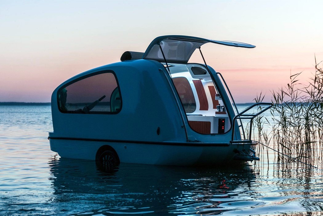 一个海上的家，密封拖车船坞