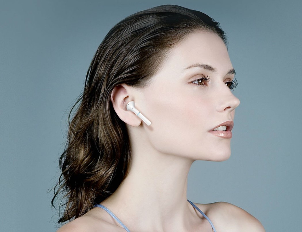 蓝色飞行舱耳机,可支持无线充