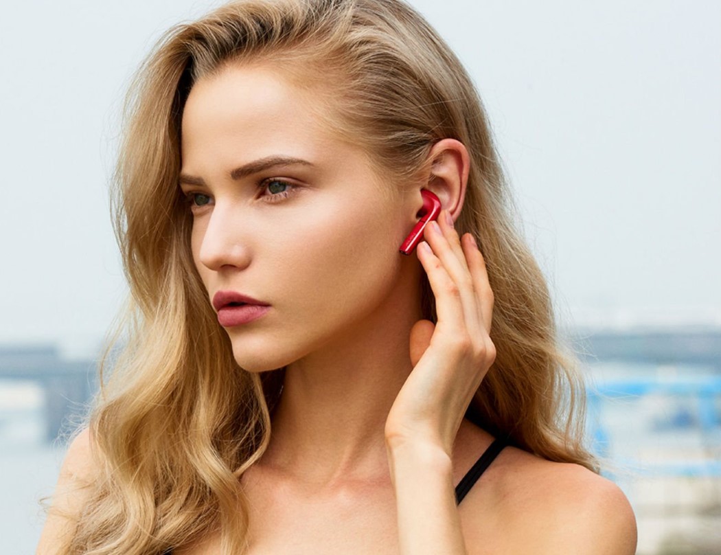 蓝色飞行舱耳机,可支持无线充