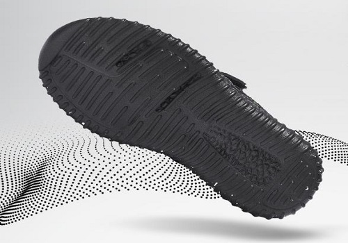 潮流运动鞋，耐磨防滑性能佳