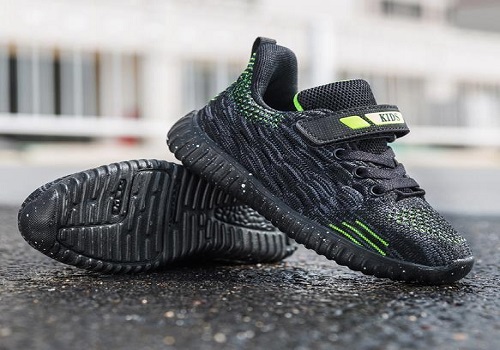 潮流运动鞋，耐磨防滑性能佳