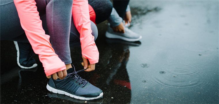 潮流运动鞋，耐磨防滑性能佳