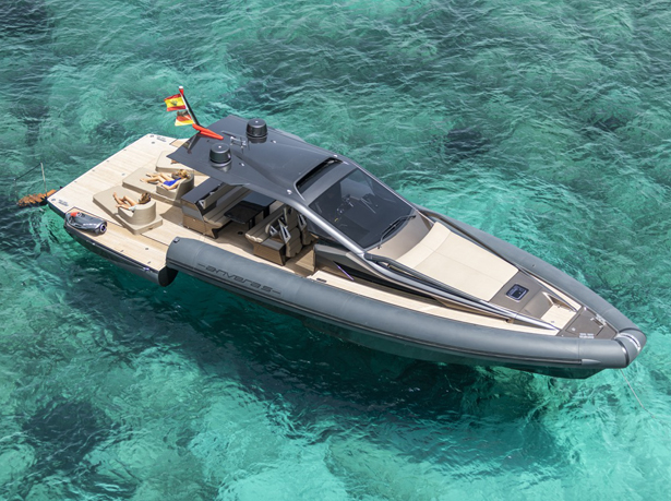 碳纤维船体设计安全与豪华兼具的游艇