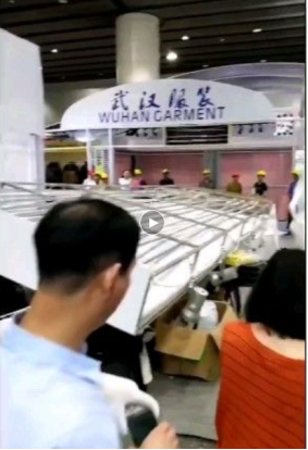 曝！广交会一服装展台倒塌，三期明日开启