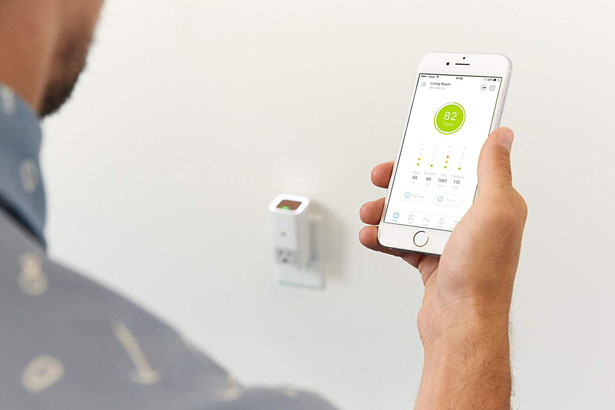 空氣質(zhì)量監(jiān)測儀，頂部帶有優(yōu)雅的夜燈