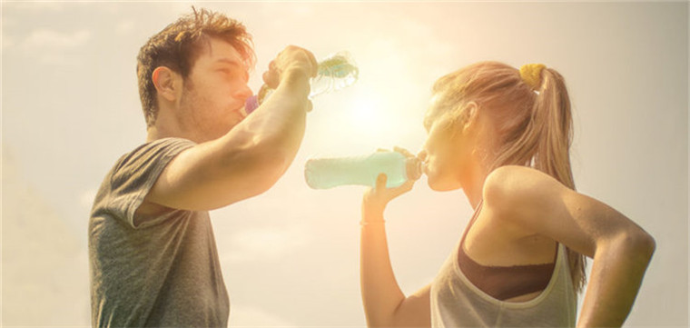 户外市场流行热卖品，一键开合吸管水杯