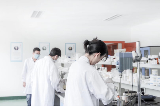 从电视到电商，美妆工厂创品牌简史