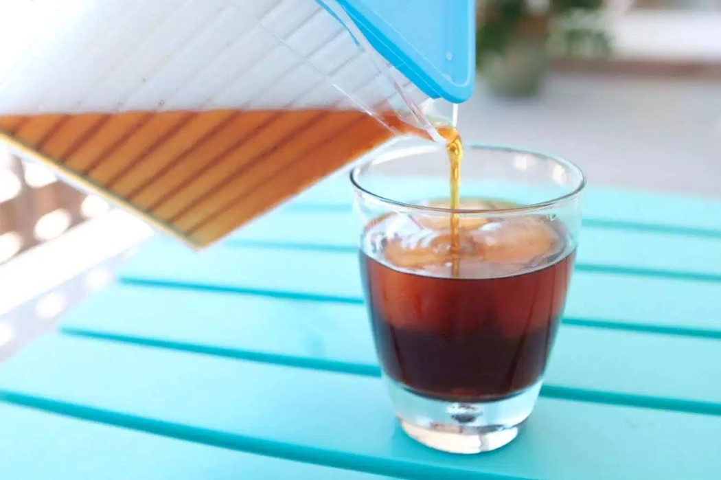 速冷水壶，只需两分钟就可喝到冷饮