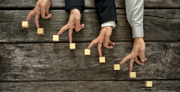 不进反退？为何线上品牌纷纷开设线下实体店？