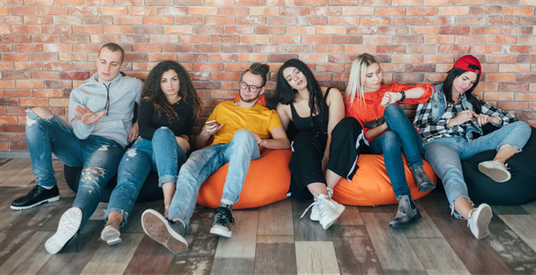 Z世代的社交媒体习惯与前几代人有何不同？