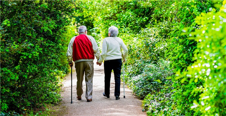 报告：65岁以上的英国人热衷网购，服装和体育用品广受欢迎