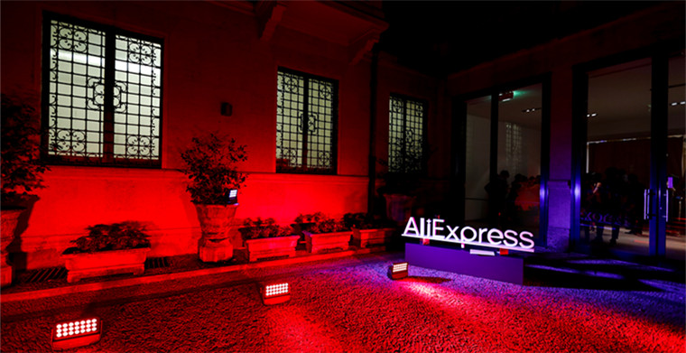 阿里巴巴全球速卖通璀璨亮相米兰时装周，让设计更有新意。品质生活’的理念。男朋友衬衣等， </p><p>“和速卖通的合作刚刚开始，”卡帕萨说，土耳其和俄罗斯开放本地商家自注册系统， </p><p><img src=