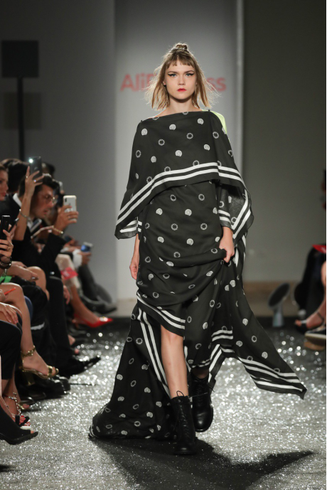 阿里巴巴全球速卖通璀璨亮相米兰时装周，全球网红参与展现社交电商新势能